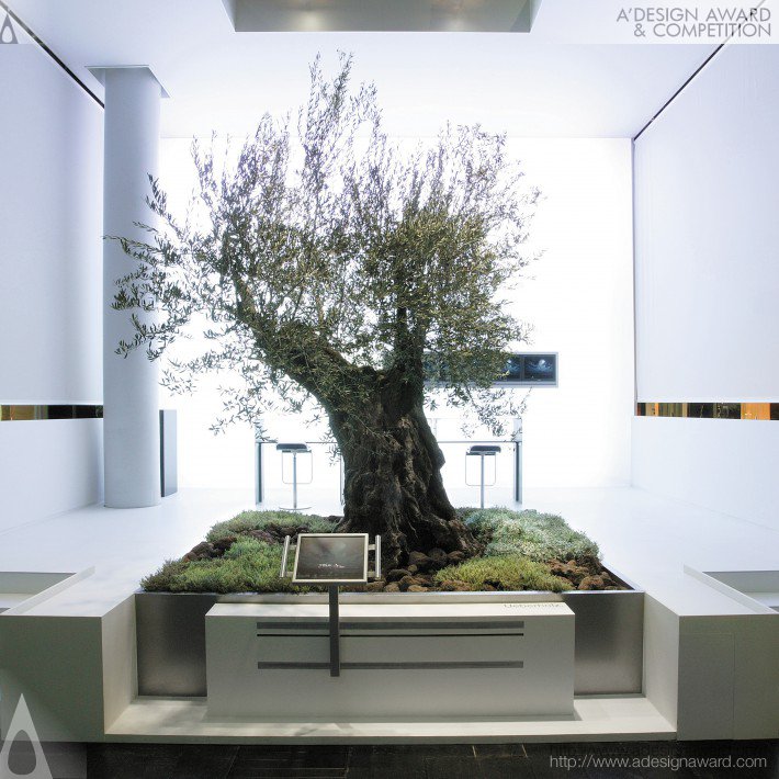 Olive Tree Booth by NICO UEBERHOLZ