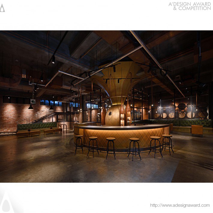 Shinjiro Heshiki - La Pina Distillery Amusement Shop