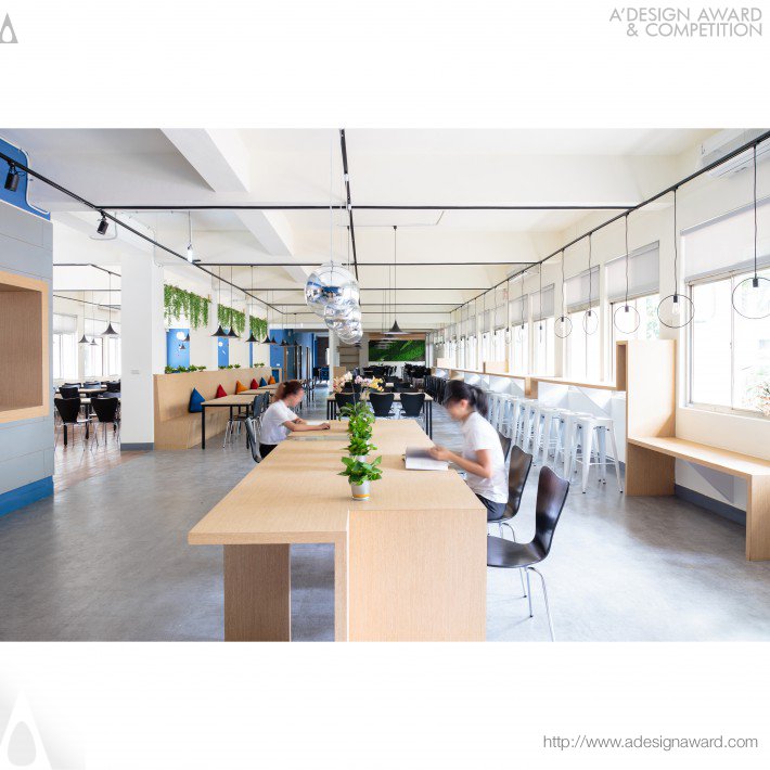 The New Moment Cafeteria by Daisuke Nagatomo and Minnie Jan